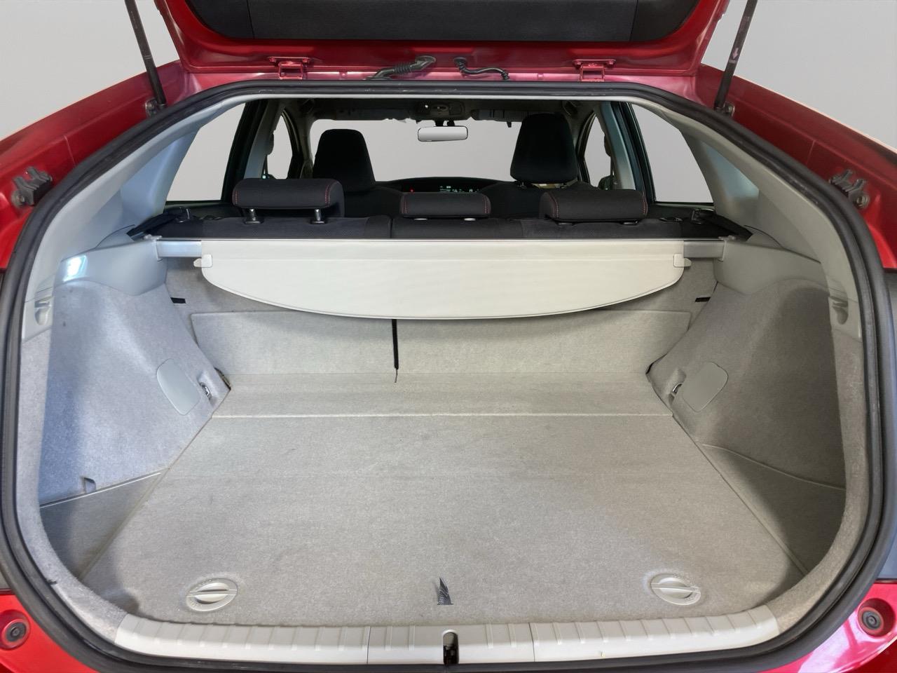 2012 Toyota Prius G'S Hatchback 8