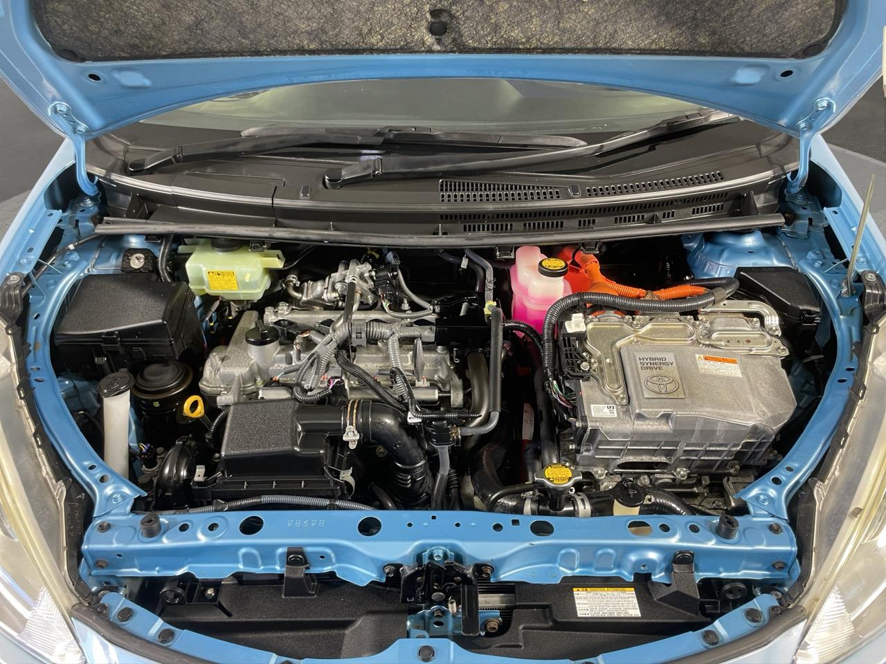 2015 Toyota Aqua Facelift Model S Hatchback 9