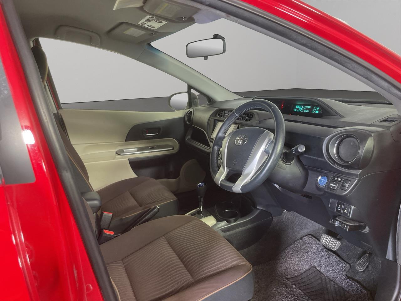 2013 Toyota Aqua G Hatchback 11