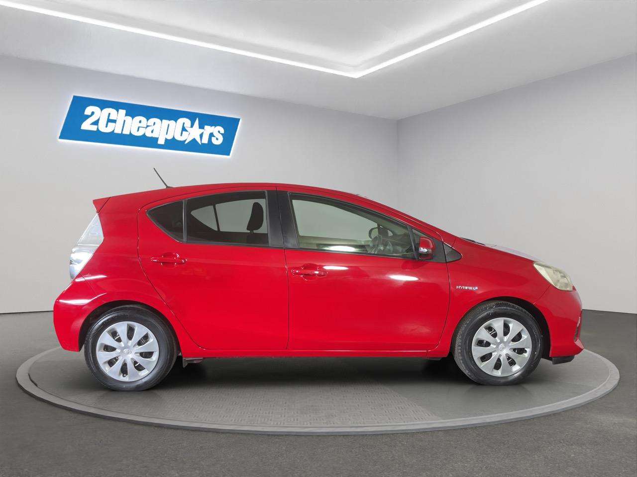 2013 Toyota Aqua G Hatchback 4