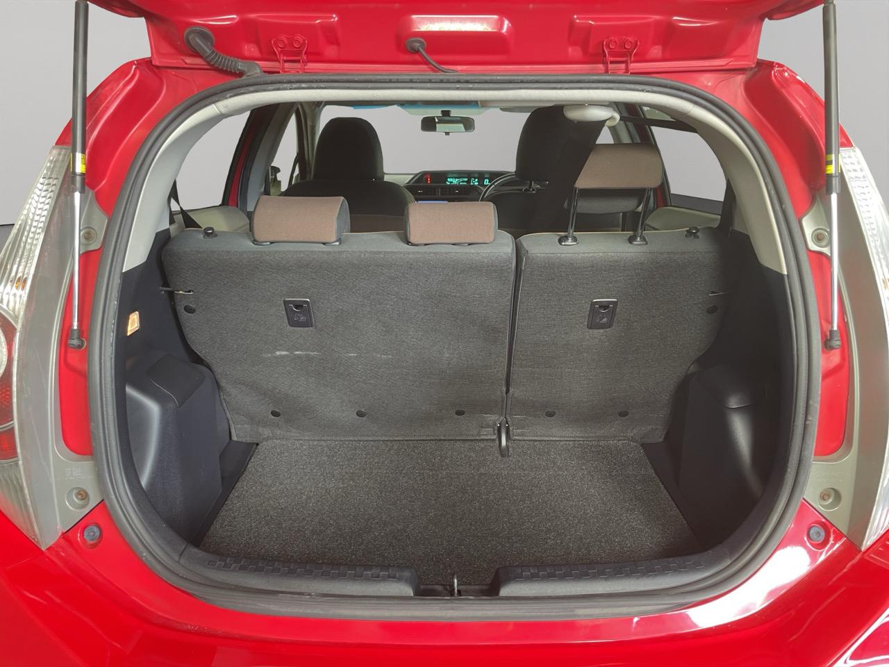2013 Toyota Aqua G Hatchback 8