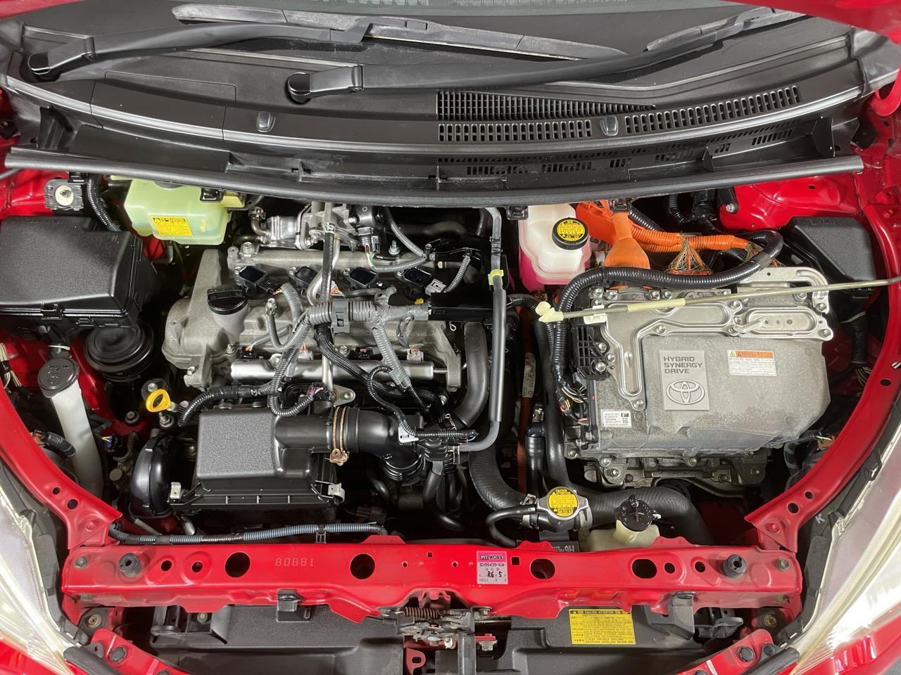 2013 Toyota Aqua G Hatchback 9