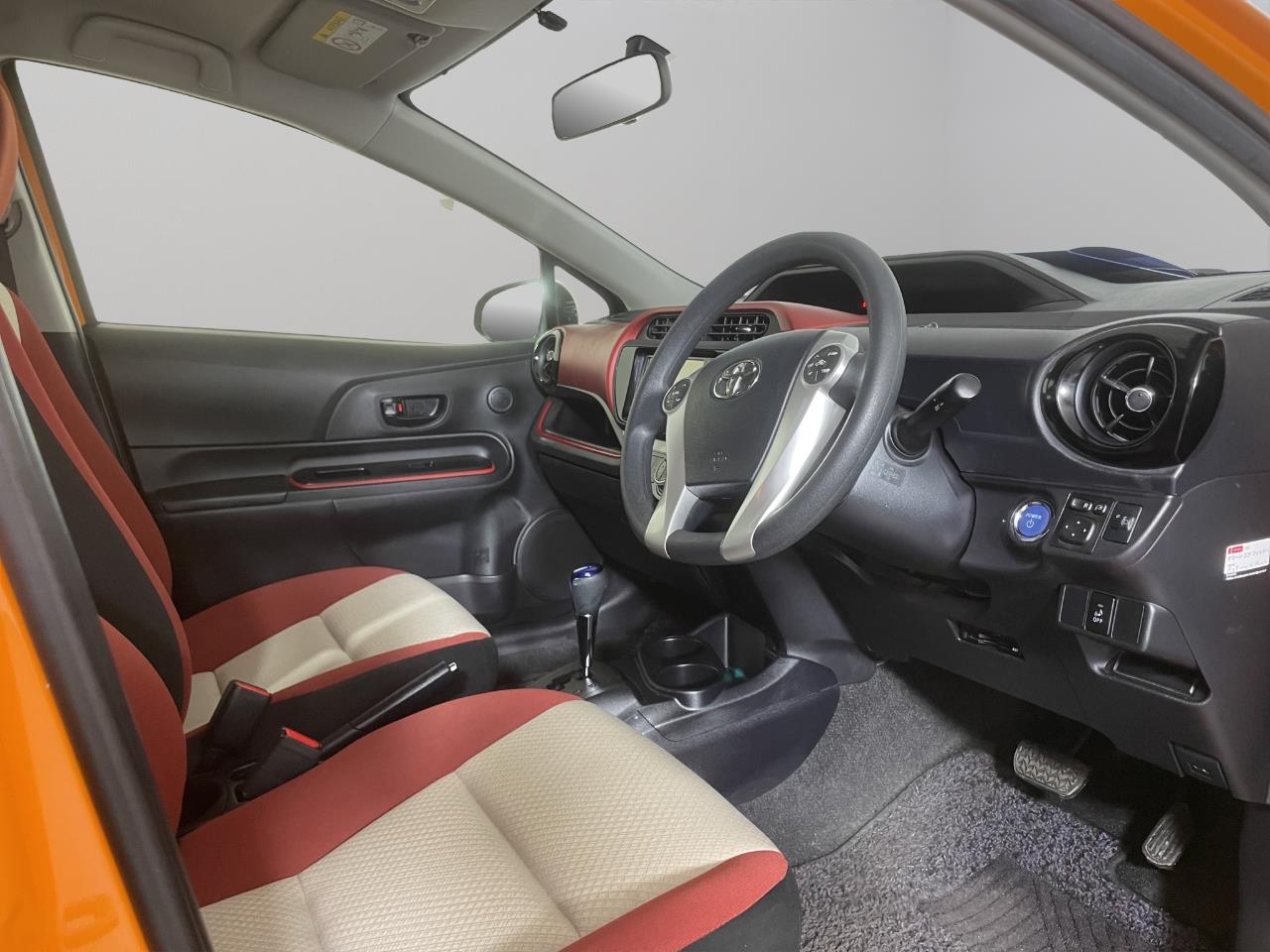 2015 Toyota Aqua Facelift Model S Hatchback 11