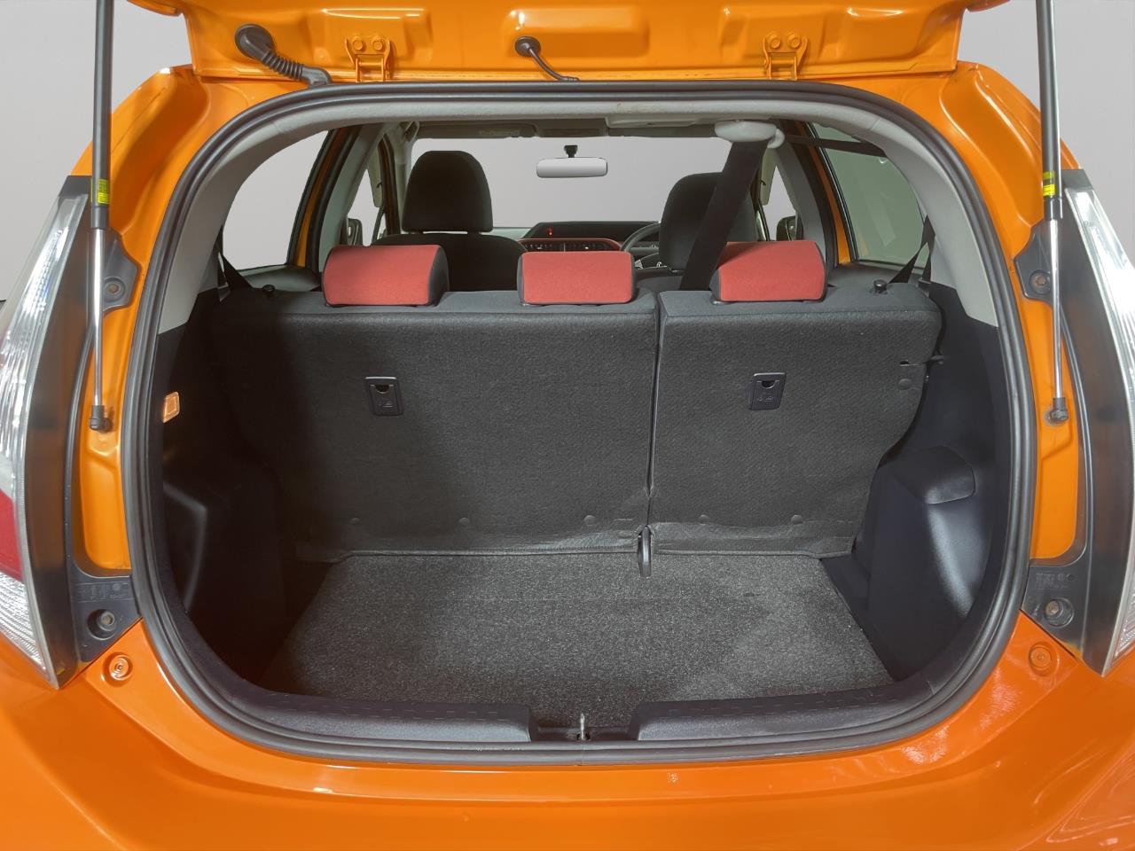 2015 Toyota Aqua Facelift Model S Hatchback 8