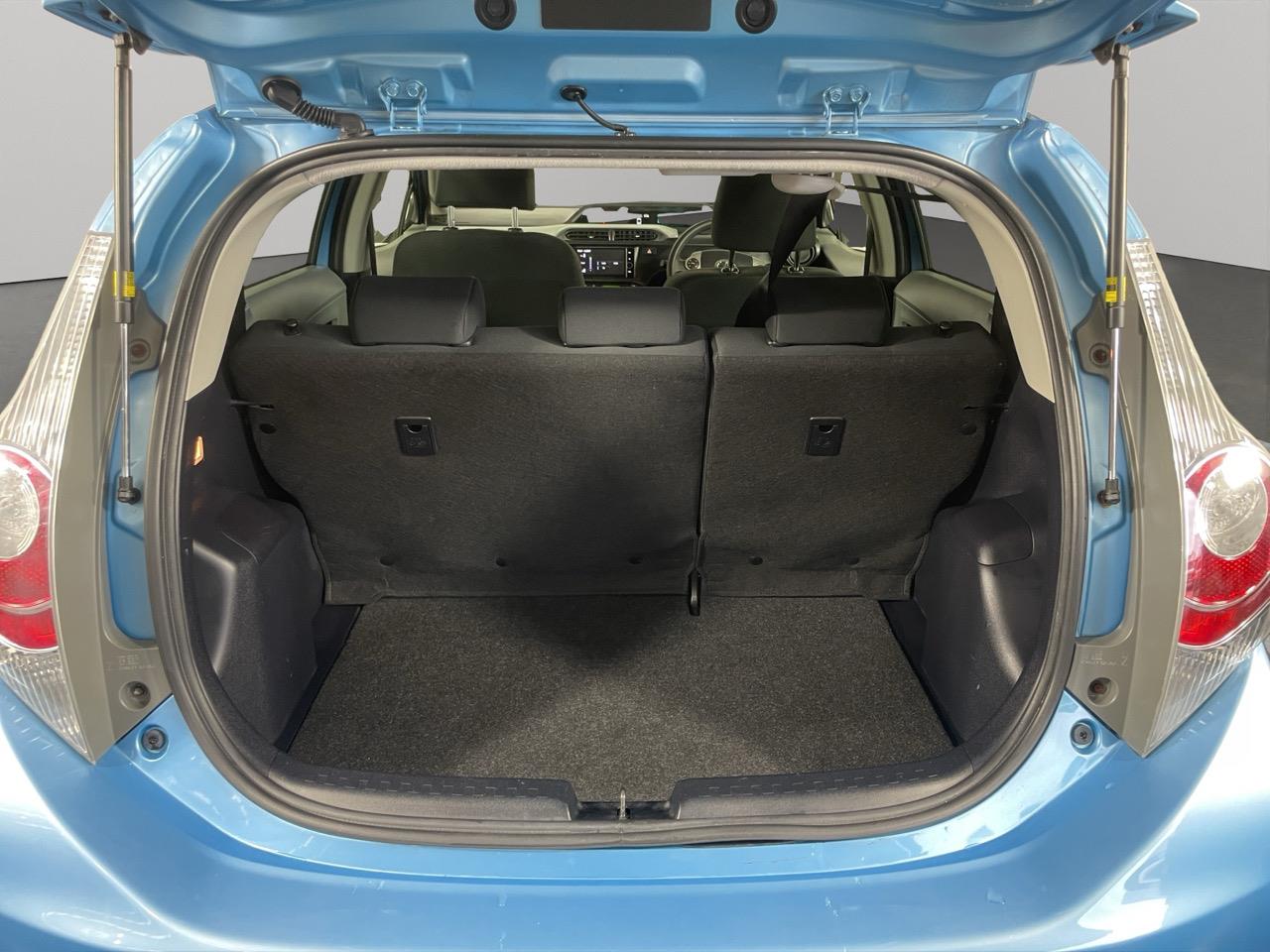 2013 Toyota Aqua S Hatchback 8