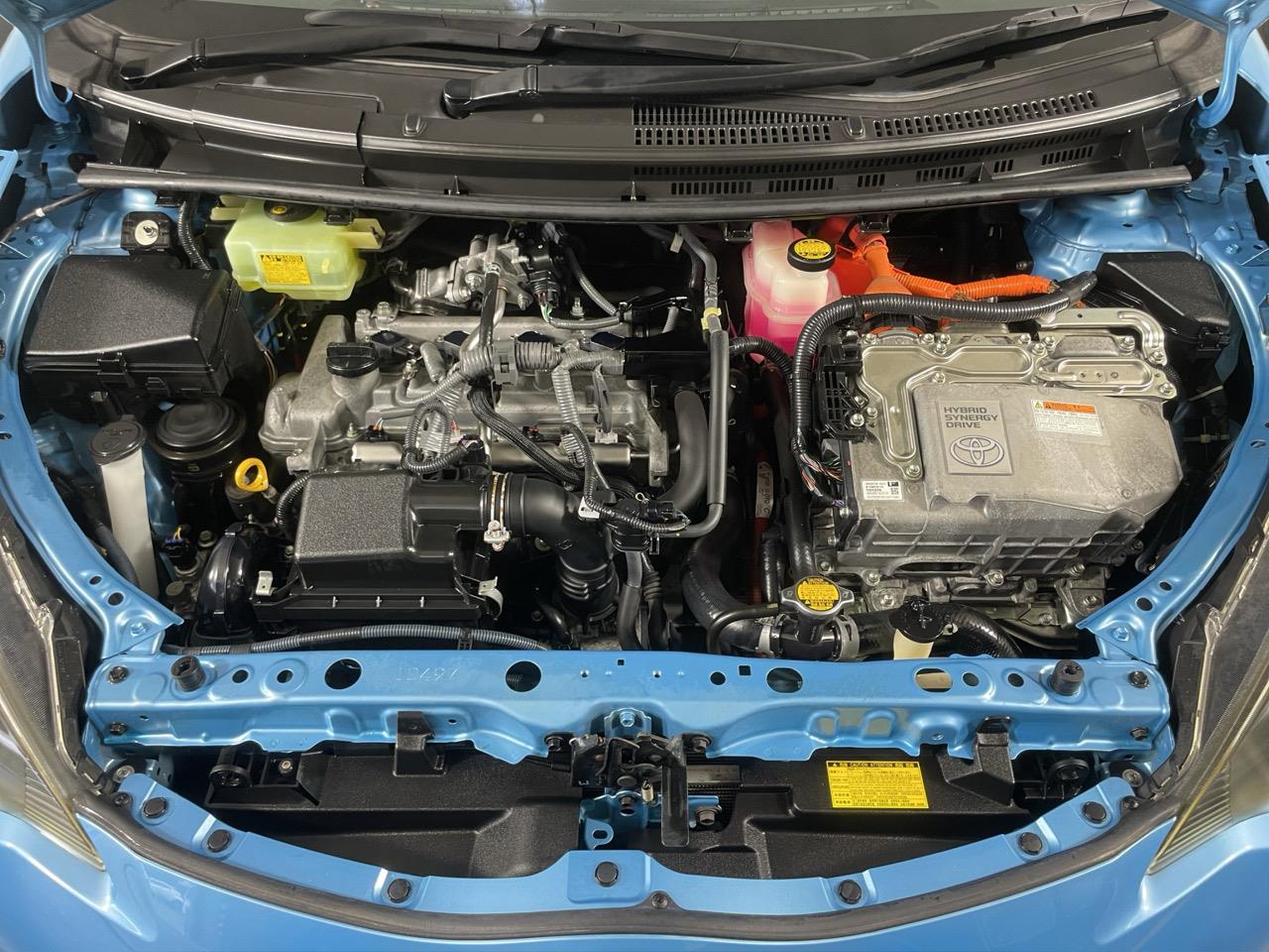 2013 Toyota Aqua S Hatchback 9